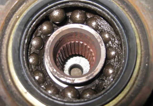 Failing Wheel Bearing Noise Identification and When to Replace It